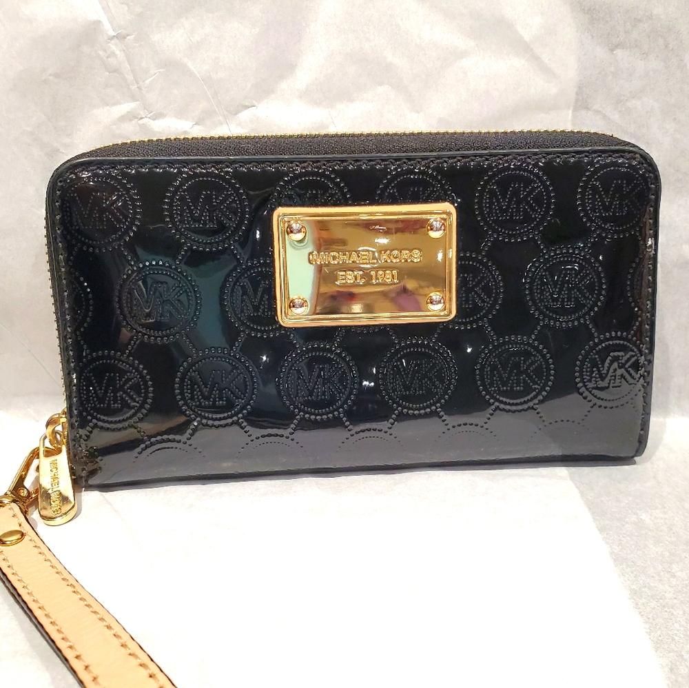 Michael kors wristlet wallet